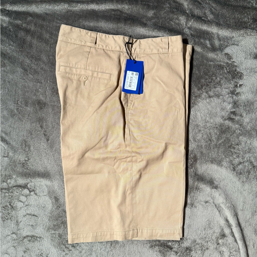 HUGO Men's Beige Flat Front Shorts wide leg Size 32